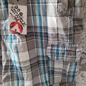 New with tags Airwalk Men's plaid shorts with gray belt Waist- 36.